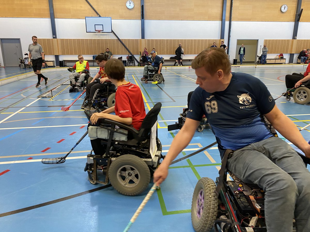 EevaWelling's tweet photo. Sähkärikauden huipentuma käynnissä Latokartanossa. Tänään selviää, mikä joukkue nostaa mestaruuspyttyä Finlandia-sarjassa🏆

#salibandy https://t.co/opMsOZuMXS