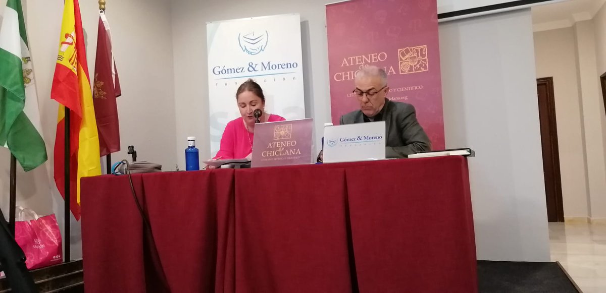 Smialcimaviento's tweet photo. Ayer nuestro Smial tuvo la suerte de poder asistir a una conferencia del gran #EduardoSegura gracias al #AteneodeChiclana! Ha sido un auténtico placer!!! https://t.co/ZbffHl2ku8