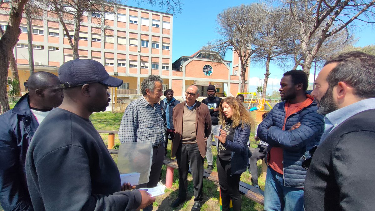 "La partecipazione è un modo per sprigionare saperi". 
Il Forum Disuguaglianze e Diversità per 24 ore tra Caserta e Castel Volturno invitati dal Centro Sociale Ex Canapificio Caserta. Grazie dell'opportunità!