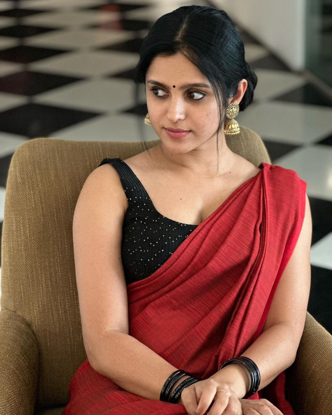 FuT53alaYAIq8YY?format=jpg&name=large