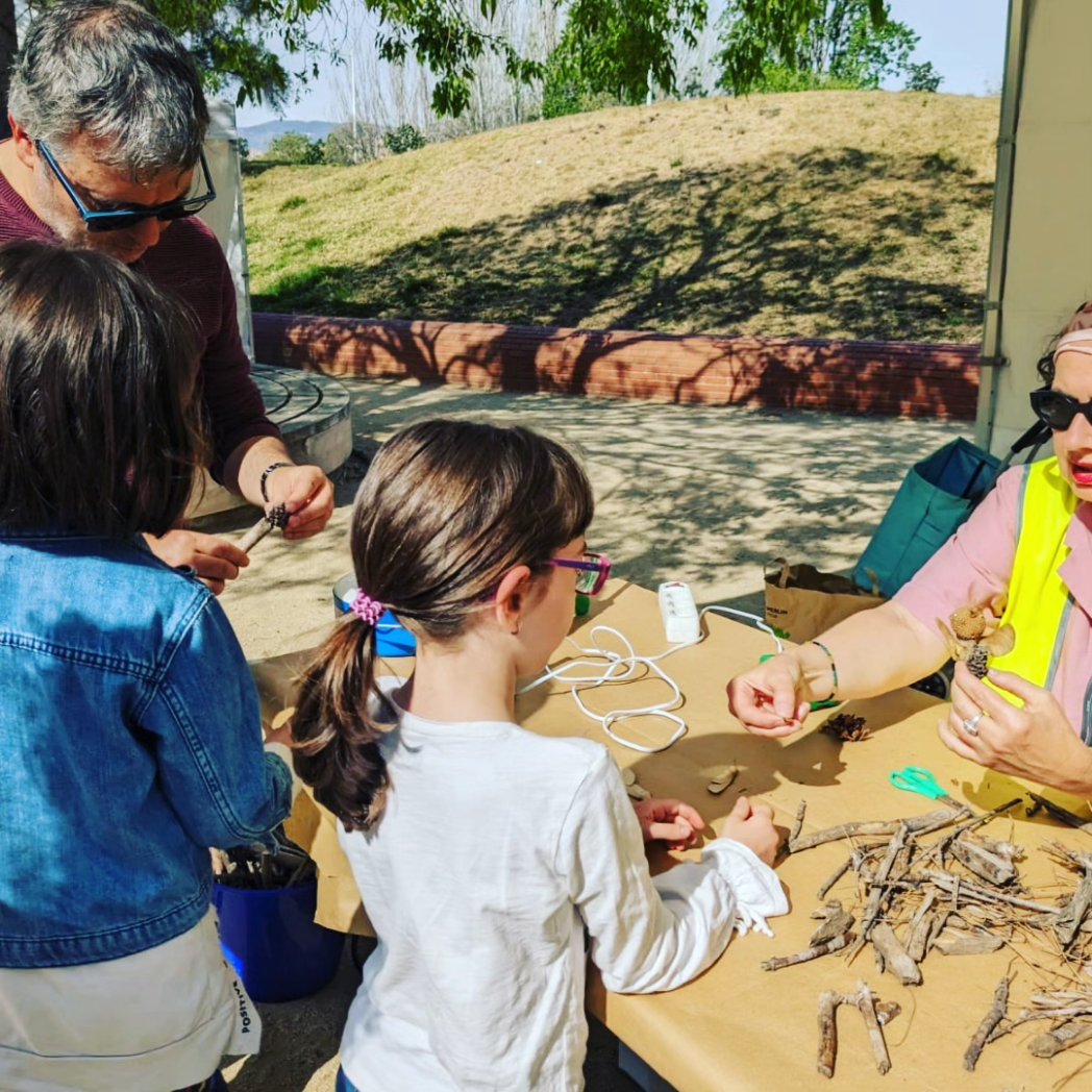 scgramenet's tweet photo. Fins al migdia es viu la Festa del #diadelaterra al parc d'Europa amb activitats gratuïtes per a tothom 
#mediambient
#santacolomaésvida https://t.co/nktHbU3xlU