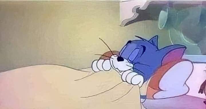 لما تنام وانت متاكد ان محدش مهتم بوجودك ف العيد :