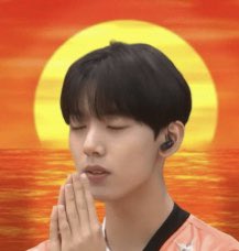 hwiiloml's tweet photo. happy eid y’all🙏🏻🙏🏻 https://t.co/XJ3bAJ6rjC