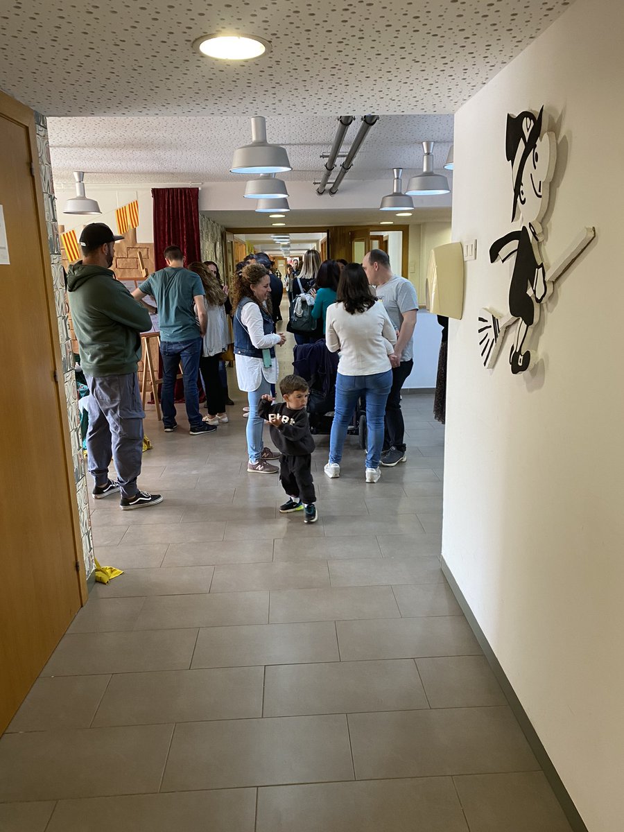 joseantonioag10's tweet photo. Matí de portes obertes a les Escoles Bressol Municipals Cavall Fort, Gegant del Pi i Tres Bessones. Felicitats a tot l’equip per la gran preparació. Tenim tres grans escoles Bressol a #lesfranqueses #Educació #psclesfranqueses #alcaldecorchado https://t.co/59Jkve2lvp