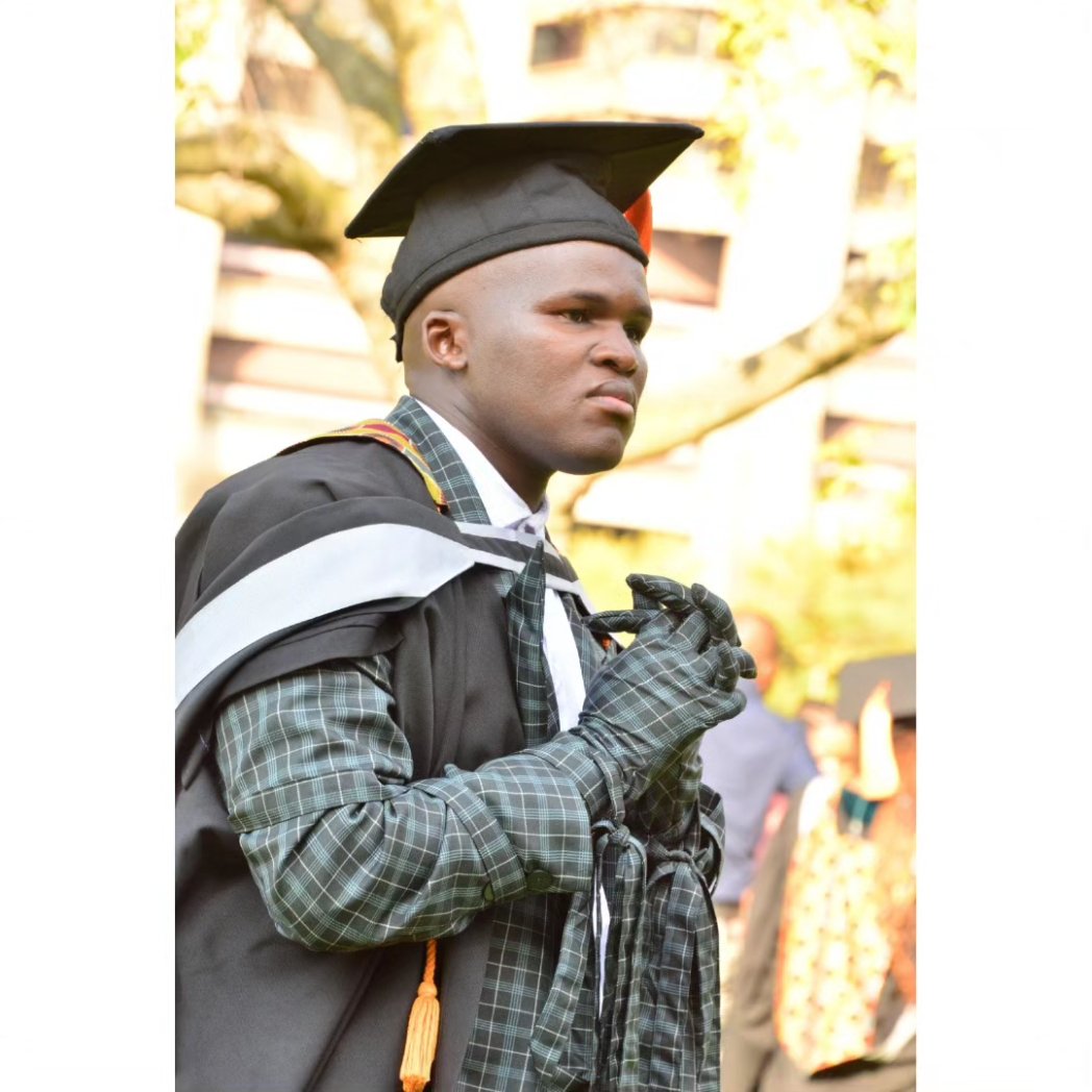 KMonyamate's tweet photo. Second Degree holder 👨🏾‍🎓: Bachelor of Arts Honours in Design.

Outfit by @MARS_is_dope

#ujgraduation #ujgraduation2023 #fashiondesigner #safashiondesigner https://t.co/fPwG0sYHR4