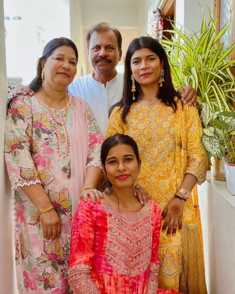 nikhat_zareen's tweet photo. Eid Mubarak to all✨💛

May the Almighty bless you today, tomorrow and always. 😇
#EidAlFitr https://t.co/ijn8Lvphb1