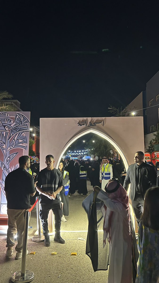 commun_acct's tweet photo. مشاركة فريق فعاليات المجتمع في تنظيم الحوامة لحي حطين و تعتبر من الحوامة المميزة على مستوى المنطقة . 
ڪل عاﻡ ﯠٲﻧتم بخـيـر*
        *عيـــدكم مـــبــارڮ*
#الحوامة #عيد_الفطر_المبارك #الحوامة_حطين https://t.co/YgsPFJYVfH