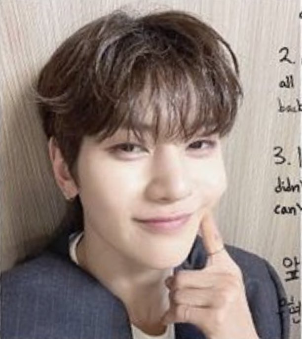 myseokryudan's tweet photo. what happened to mr self proclaimed bad selca taker https://t.co/mbfTg1cN6n