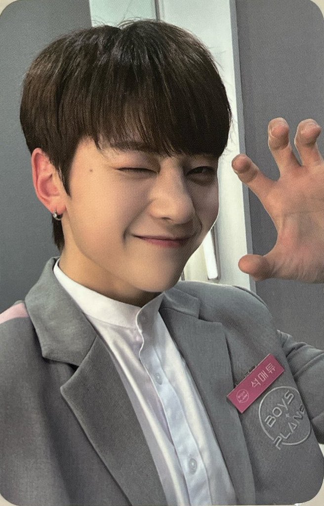 myseokryudan's tweet photo. what happened to mr self proclaimed bad selca taker https://t.co/mbfTg1cN6n