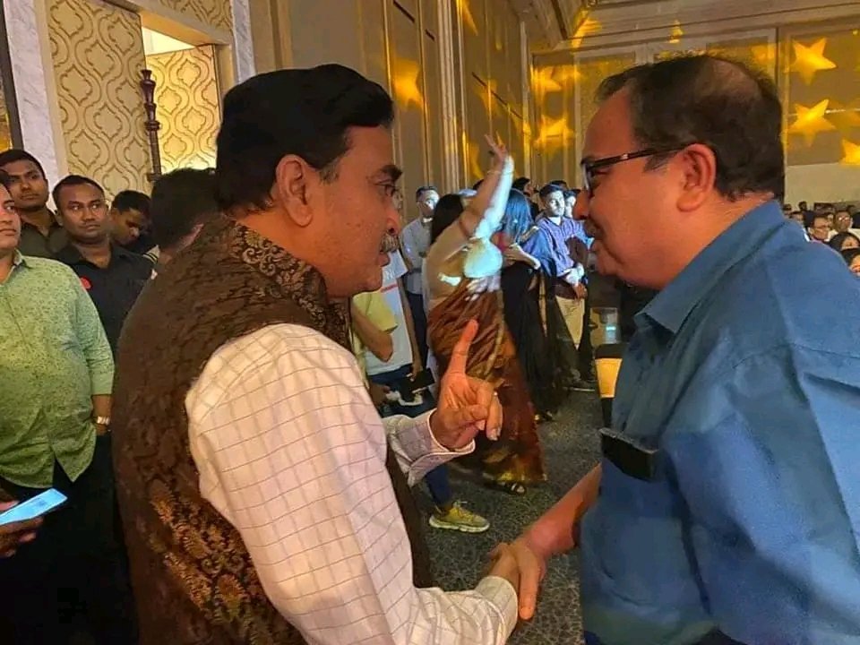 sumanaitc7's tweet photo. কানের গোড়ায় না মেরে_আদর করে ভাষায় বুঝিয়ে দিন দাদা👉 "Justice Ganguly,আপনি একজন বিচারপতি_বিজেপির মুখপাত্র নয়"✍️
এবছরের সেরা ছবি📸
#Justice_Abhijit_Ganguly
#Kunal_Ghosh (DADA)
@KunalGhoshAgain
@MamataOfficial @abhishekaitc @sayani06 @ItsYourDev @aitcsudip @TrinankurWBTMCP https://t.co/Lt8eTkJ8AU
