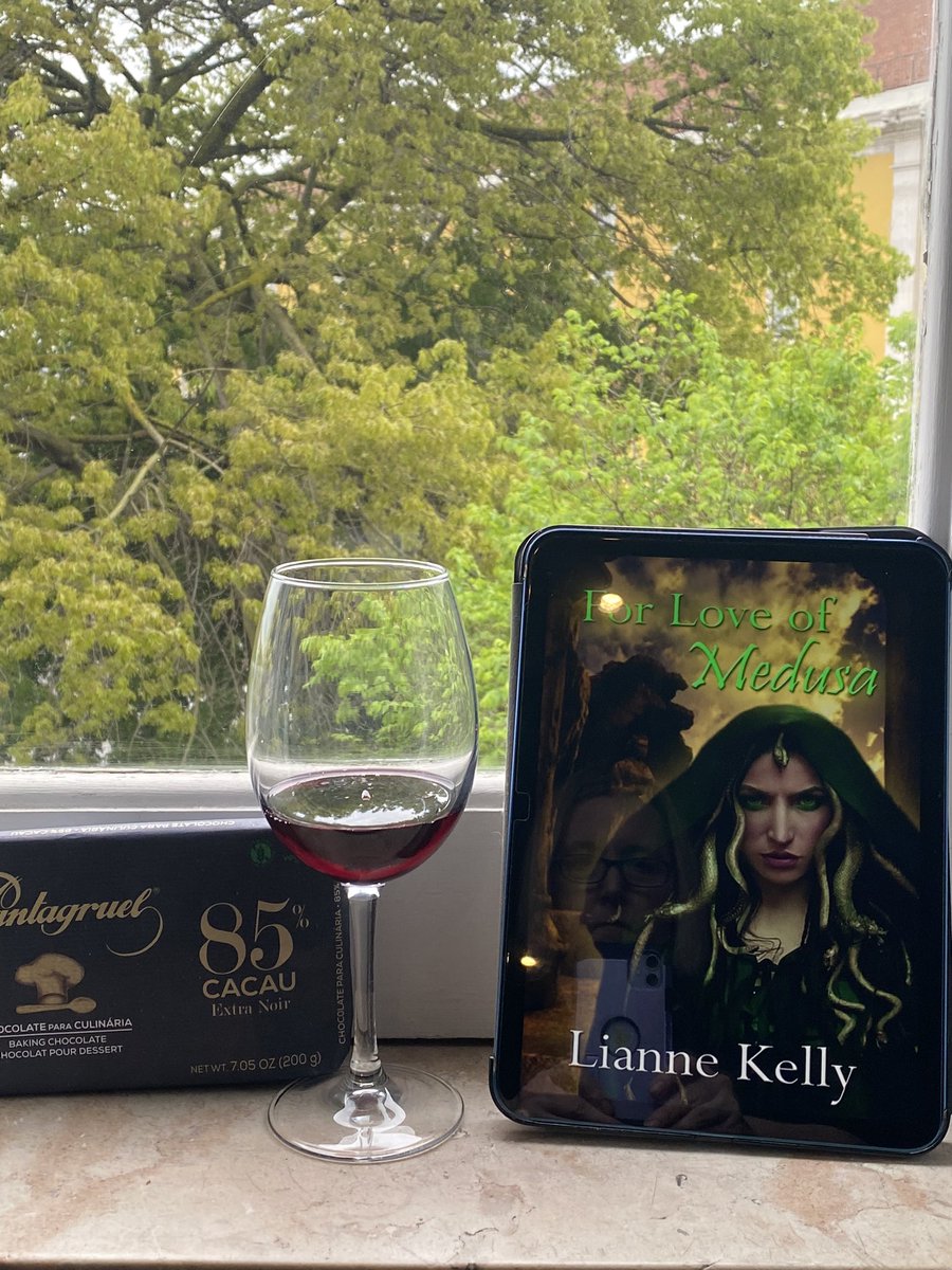 liannekellyauth's tweet photo. Whether it’s gorgeous #portugal or tye destination of your choice, there’s nothing like reading and a nice glass of wine in holiday. #amreading #fantasyromance #romancebooks #newreleases #medusa #mythologyretelling #humorandadventure #greekgodsandgoddesses #grumpshine #olympians https://t.co/c8YgKN3qdk