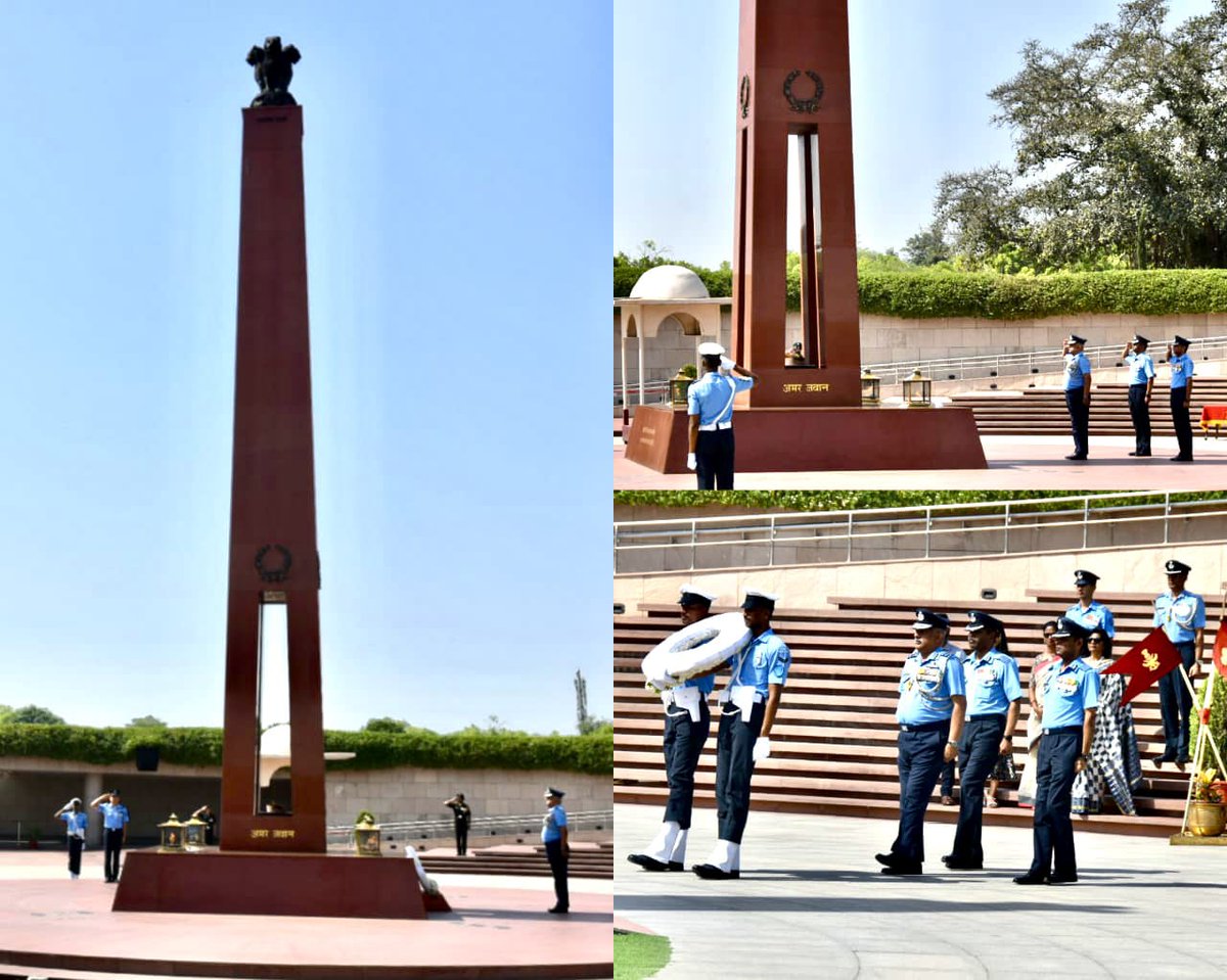 salute2soldier's tweet image. On his superannuation after rendering 40 years of #distinguished service, Air Marshal Vikram Singh, AVSM,VSM, AOC-in-C, HQ SWAC, paid homage to #fallen #soldiers at #Amar #Jawan #Jyoti in #NationalWarMemorial.
@HQ_IDS_India
@PMOIndia
@rajnathsingh
@IAF_MCC
