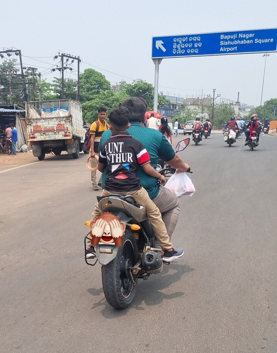 AdarshKRout's tweet photo. Irresponsible Father
#nohelmet #trafficviolation
@DCP_TRAFFIC @odisha_police @cpbbsrctc @dcpbbsr https://t.co/TLWLcKlTaB