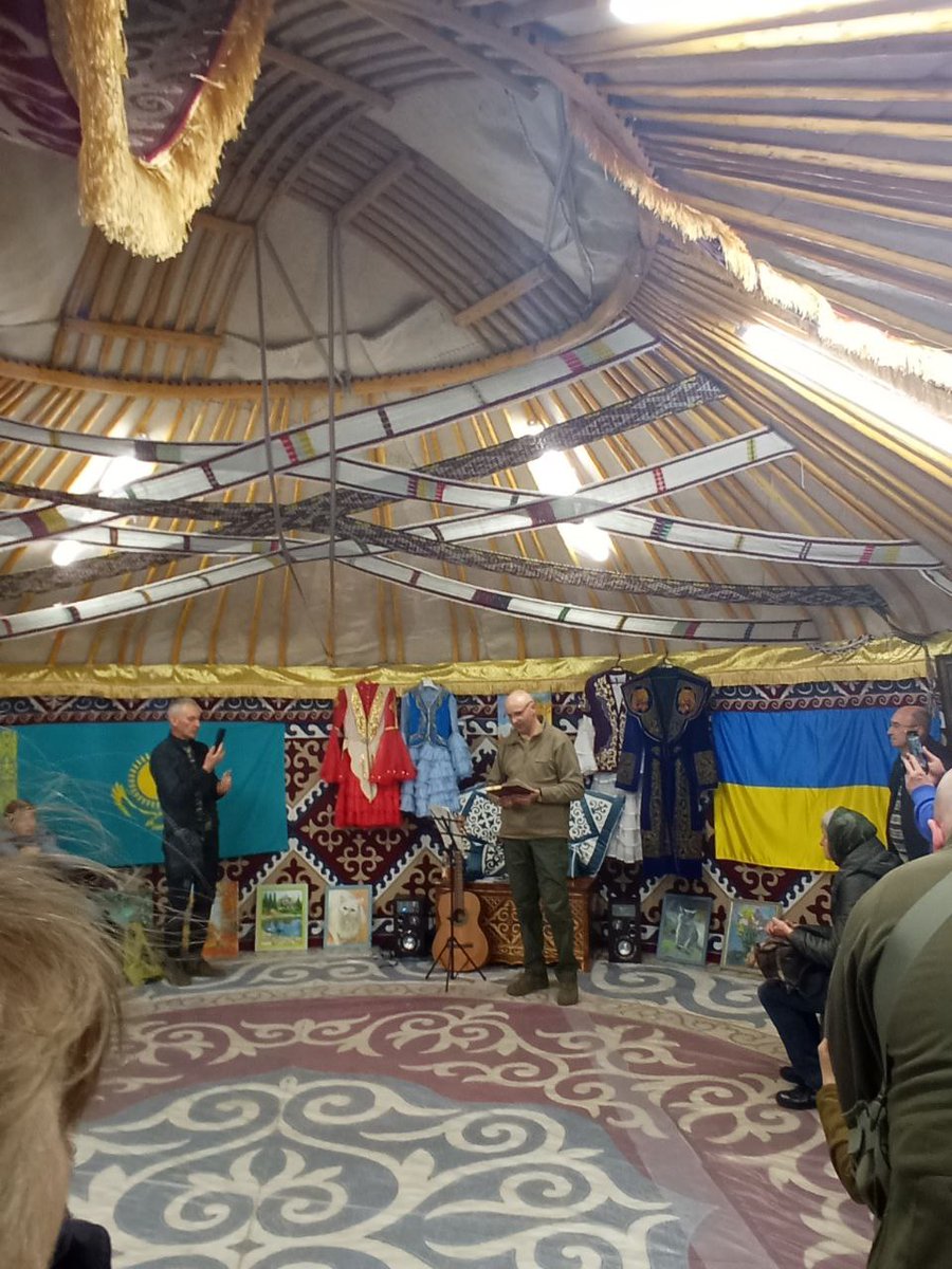hobd21's tweet photo. Харківська обласна бібліотека для дітей долучилась до зустрічі з воїном та поетом Олегом Бородаєм. Він добровольцем пішов на фронт ще 2014 року. За фахом вчитель, Олег на війні почав писати вірші та спогади, які згодом надрукував.  https://t.co/r6jMFh84BK https://t.co/ZZJKEvv9Wc
