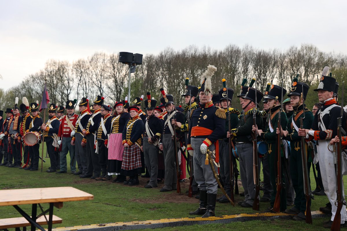 Met een daverend kanonschot mocht ik gisteren het historischfestivalalmelo.nl openen. In Almelo laten re-enactors uit heel Europa dit weekend voor iedereen de geschiedenis tot leven komen met bontgekleurde uniformen, kanonnen, musketten en nagespeelde veldslagen. Iedereen is welkom!