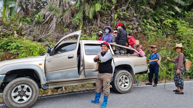 my_British's tweet image. Focused on elevating local crafts, The Ranee of Sarawak took on the grant opportunity to improve production and marketing sustainability of local craft making communities.

Learn more about it at:
britishcouncil.my/programmes/art…

#CraftingFutures #DigitalCraftToolkit #CraftEntrepreneurs