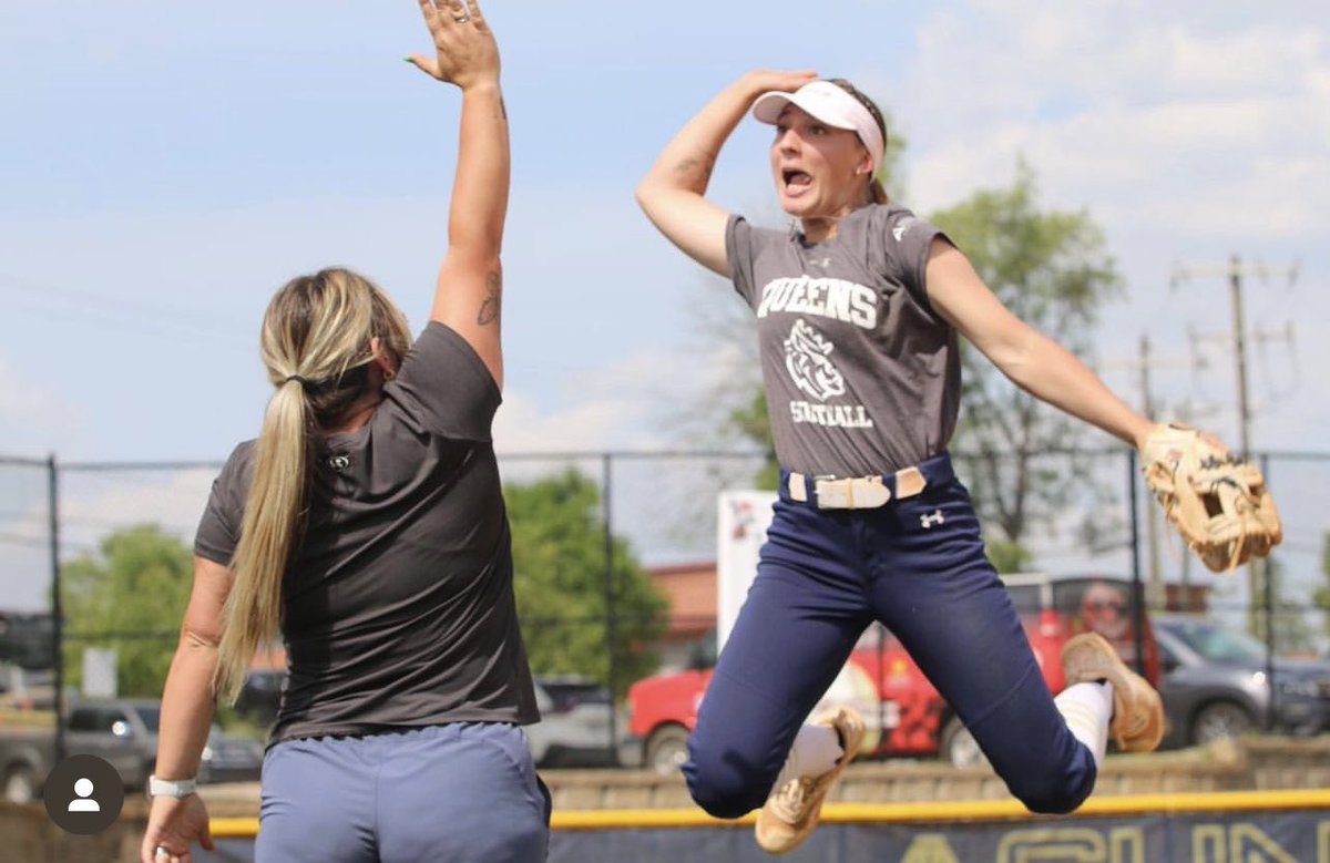 SierraVanzant's tweet photo. Notes from Today📝

BIG TIME HOMERUNS = BIG TIME HUGS💥 @KayleeDejesus7 

@ashlynmick KNOWS HOW TO GET 🆙

BULLPEN LOVE ON 🔝 @C2022Johnson @autumnpcourtney @AbbyCraver @NWescott88

#ASUNBuilt #QUSB #ASUNSOFTBALL https://t.co/sCmyaVWgcH