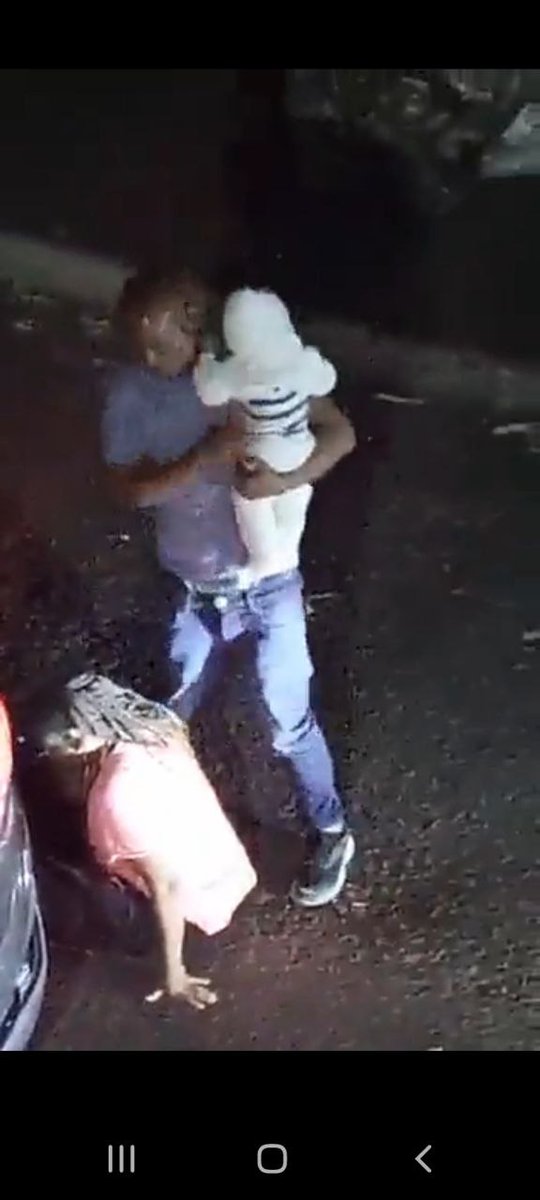 Befilabweb's tweet photo. A man assaulting what seemed to be his wife, he punched her multiple times and pulled her out of the car by her Braids.

Let's make this P@&amp;$ famous‼️‼️

ND555(6/8)92 https://t.co/J7fB6Pzl75