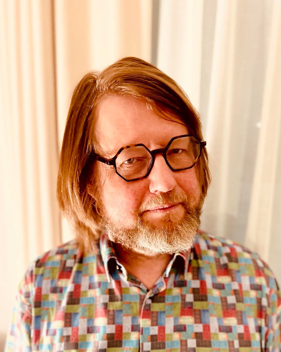 Ofurmennið Bert lifir eftir 12 skýrum reglum.