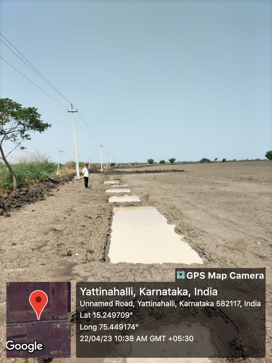TPIECV's tweet photo. ಉದ್ಯೋಗ ಖಾತ್ರಿ ಯೋಜನೆಯ ಜಲ ಸಂಜೀವಿನಿ ಅಭಿಯಾನದಡಿ ಕೈಗೊಳ್ಳಲಾದ ಕಾಮಗಾರಿಗಳಿಗೆ ಜೀವಕಳೆ ಬಂದತಾಗಿದೆ. ರೈತರ ಜಮೀನಿನಲ್ಲಿ ಬದು ನಿರ್ಮಾಣದಿಂದ ಕಂದಕದಲ್ಲಿ ಮಳೆ ನೀರು ಸಂಗ್ರಹವಾಗಿ, ಜಮೀನಿನಲ್ಲಿ ಅಂತರ್ಜಲ ಹೆಚ್ಚುವುದಲ್ಲದೆ, ಮಣ್ಣಿನ ಸಂರಕ್ಷಣೆಗೂ ಪೂರಕವಾಗಿದೆ.
ಸ್ಥಳ: ಯಳವತ್ತಿ ಗ್ರಾಪಂ, ಲಕ್ಷ್ಮೇಶ್ವರ
#Soil #water #mgnrega #ಮನರೇಗಾ https://t.co/TAAdmINcrR