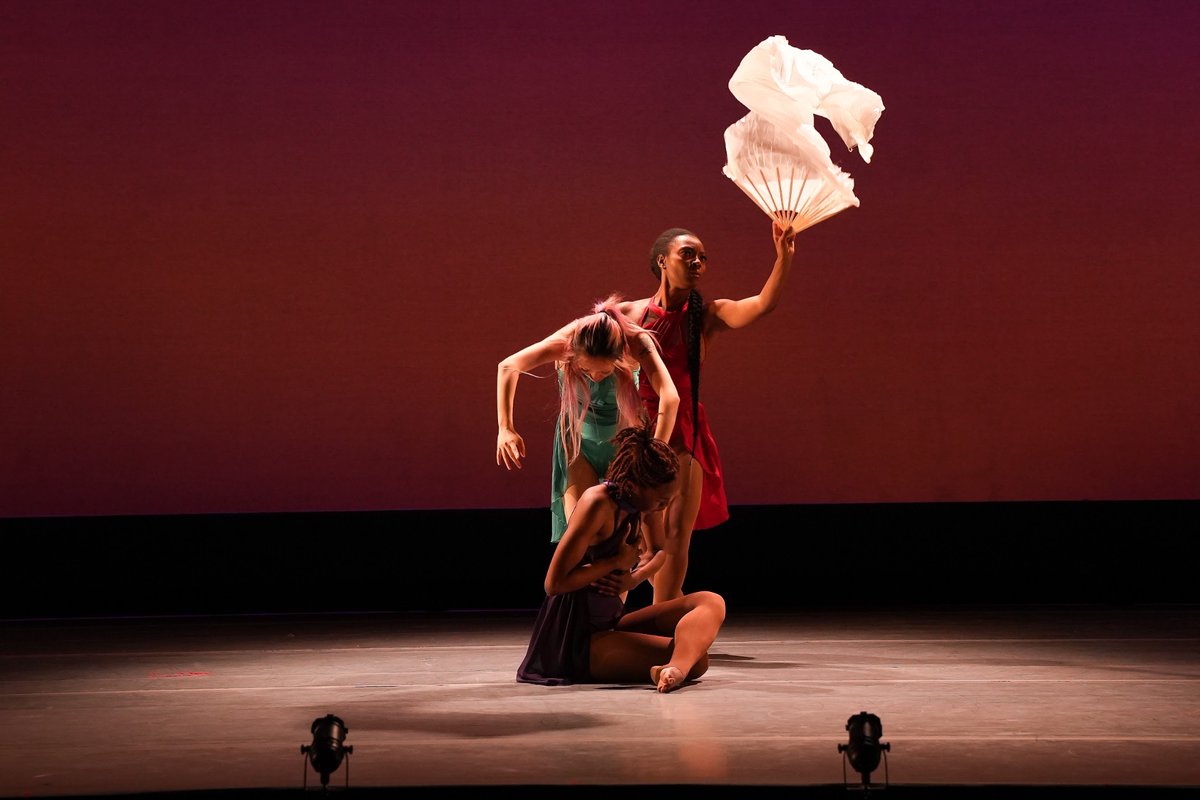 dancewithdevin's tweet photo. Glimpses of my piece “Letting Go/The Undoing” 

📸: https://t.co/mWDNHASBGZ https://t.co/HxRXnvxiIL