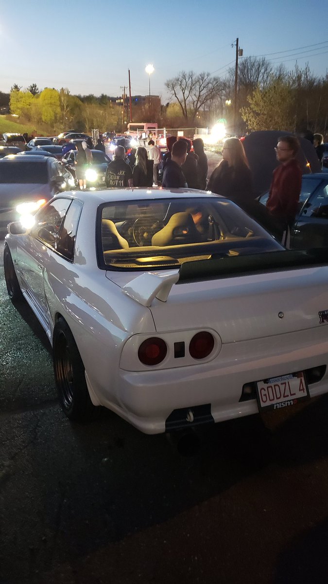 SBE_BEN_'s tweet photo. car meet i went to earlier 🤠 https://t.co/zJEmQHLfHT