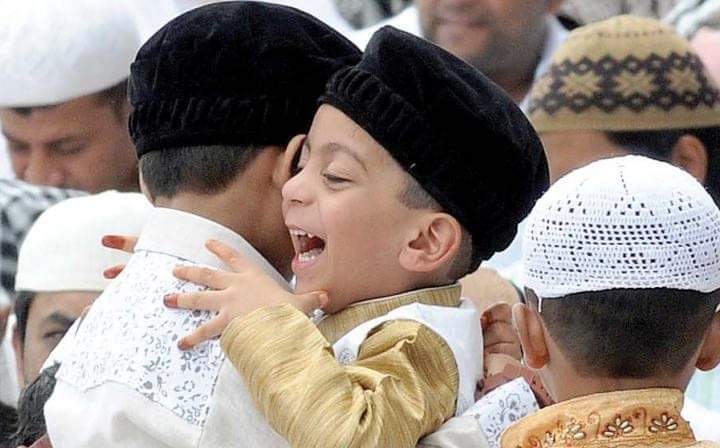atahar313's tweet photo. Eid Mubarak Everyone🌙✨💫#EidMubarak https://t.co/mvxAX5E1Ri