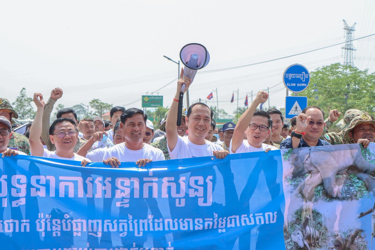 pheaktraneth's tweet photo. Together, we can end the snaring crisis and illegal #wildlife trade in #Cambodia
The #ZeroSnaring campaign traveled to Veal Veng district in Pursat province to invite local communities to join in ending Cambodia’s #snaring crisis. https://t.co/BEzFJfuoeP