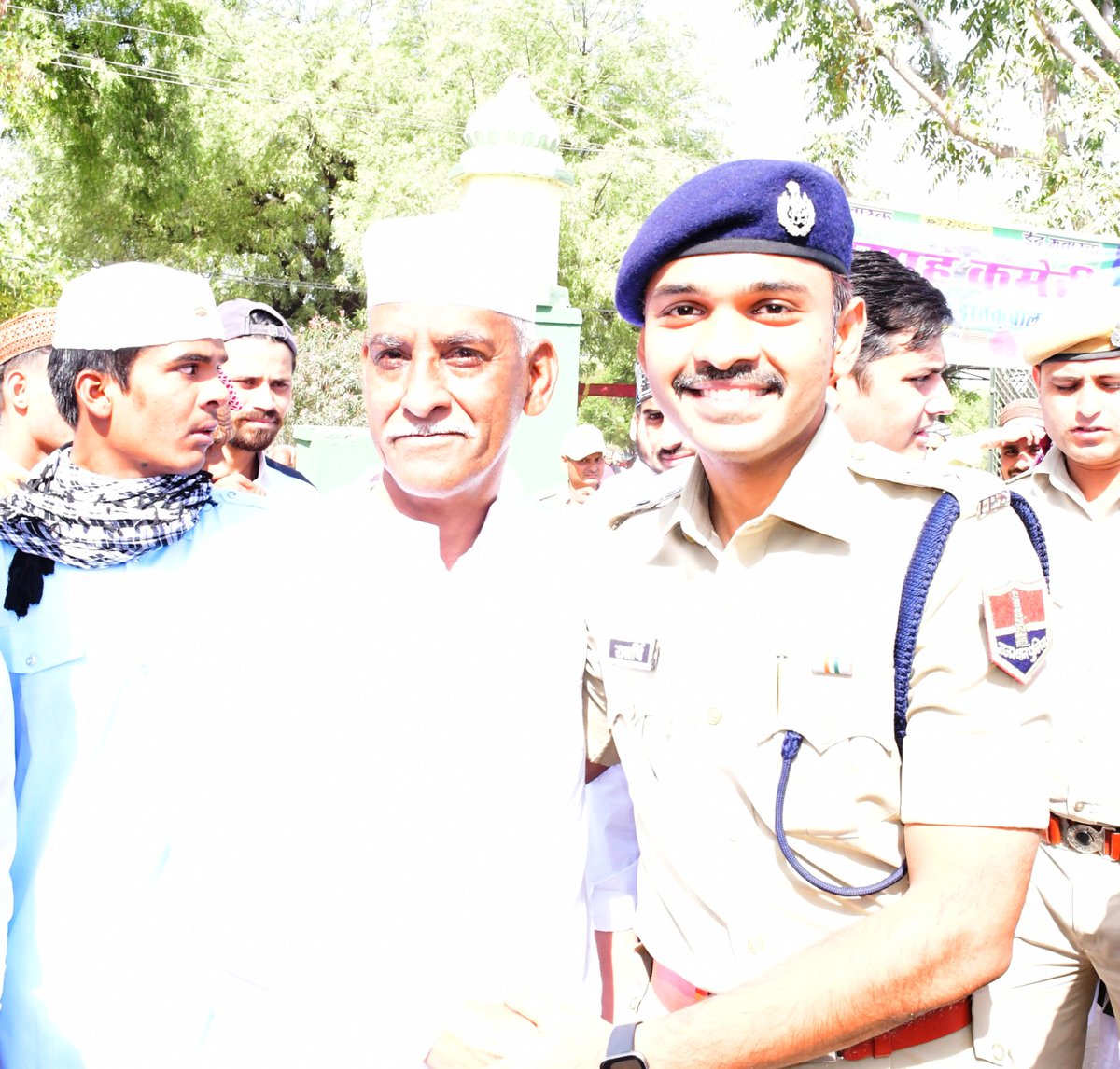 Rajarshi_IPS's tweet photo. सभी देशवासियों को ईद मुबारक।💫 https://t.co/1M383WJ6cg