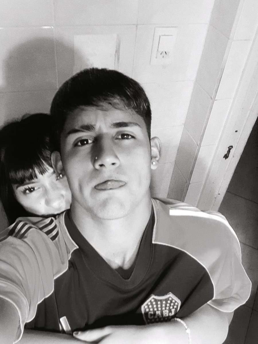Siempre voy a necesitar de tus abrazos y tus besos, de esos que me sanan el corazon y me llevan a otro lado, no caigo todo lo que estoy viviendo con vos, me parece tan irreal. Soy tan feliz a tu lado...vos para mi y yo para vos, toda la vida. Te amo con el alma mi negro❤