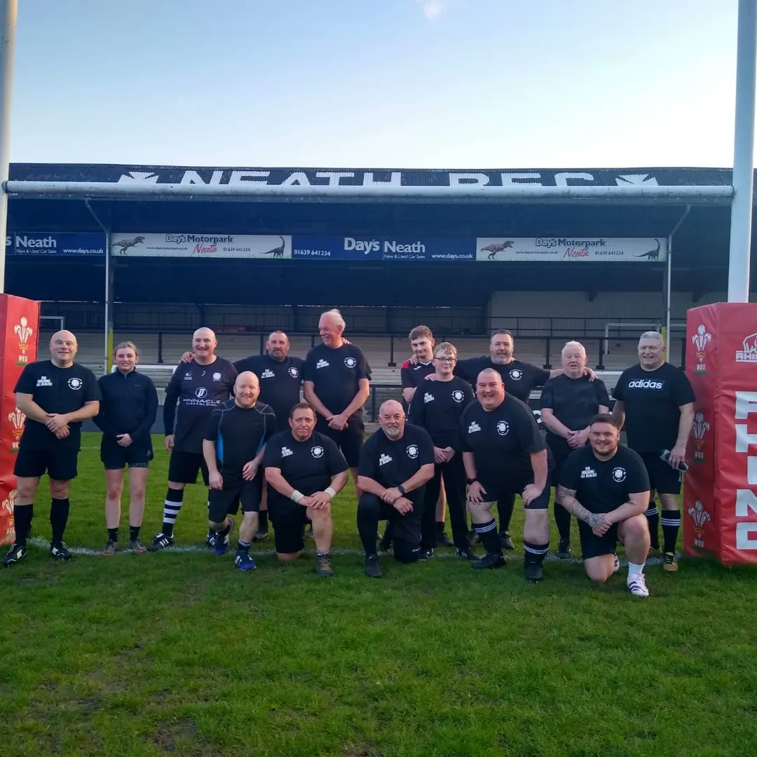 DeanEva35680286's tweet photo. Wonderful night on our beloved Gnoll ground last night...thank you to everyone involved UPPAWABs #NWR🖤🏉🚶‍♂️👍 https://t.co/j8XWG0O3RS
