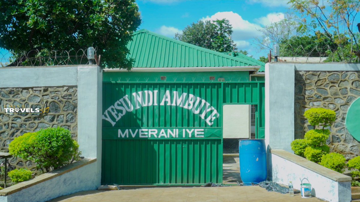 ChisoTravels's tweet photo. A Frackson Jonas Chinangwa a ku 22B nyumba yawo inazungulilidwa ndi mawu a Mulungu akuti anthu akamadutsa adziwerenga sakufuna anthu a dera lawo akapsye ndi moto.

please subscribe for the sneek peak of his story video https://t.co/1ETqgrHl7z https://t.co/dFLHJrjoGm