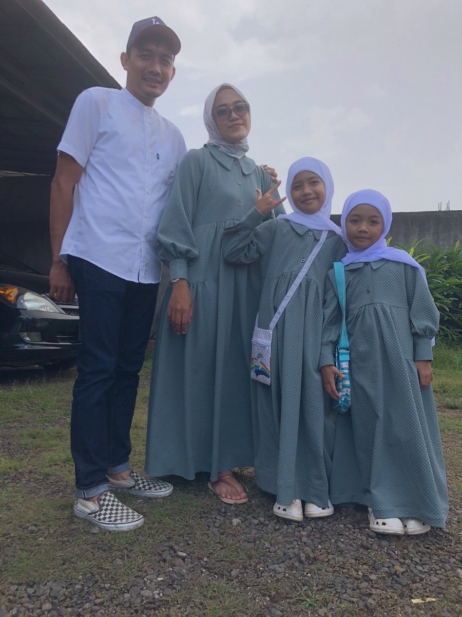 ferdiramdan's tweet photo. Selamat berlebaran bersama keluarga, mohon maaf lahir dan bathin, semoga allah menjadikan kita termasuk orang yg kembali (fitrah) aamiin 🤲🏻 https://t.co/Lv2AR7AiBp