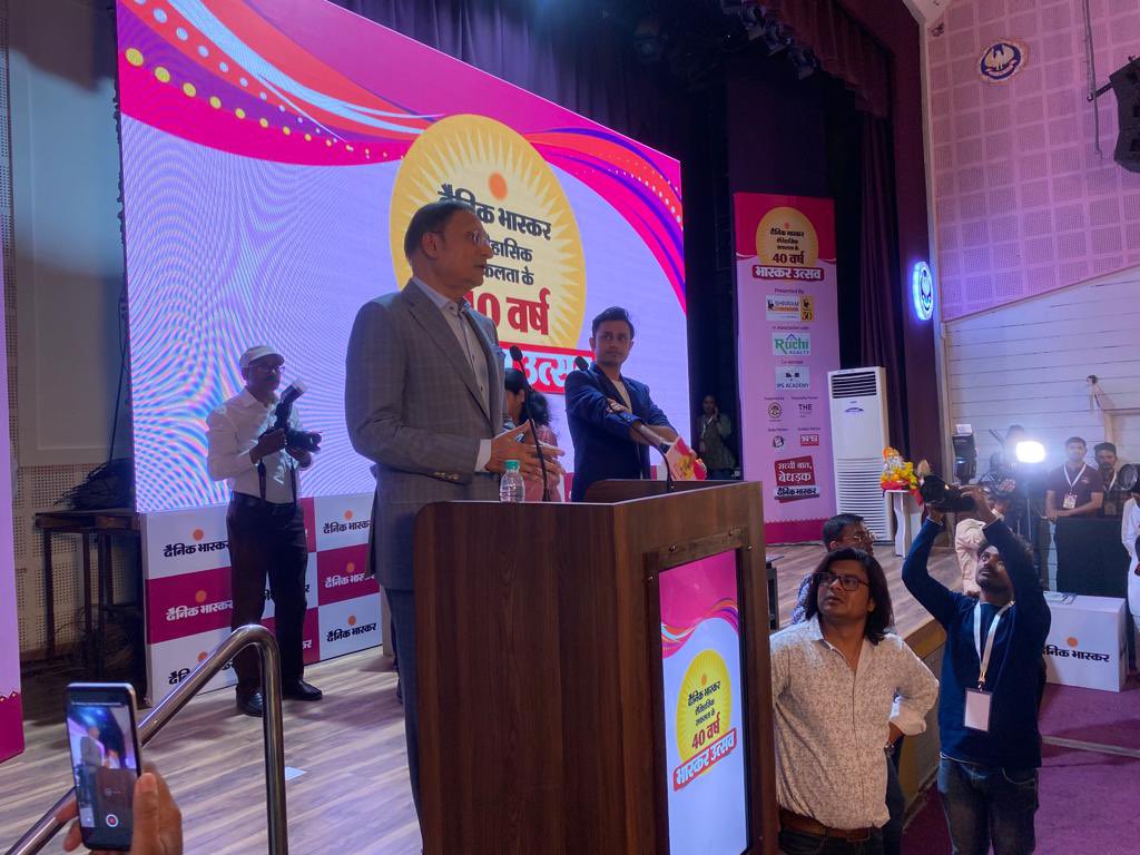 indiatvnews's tweet photo. Madhya Pradesh: भास्कर उत्सव के लिए इंदौर पहुंचे इंडिया टीवी के चेयरमैन एवं एडिटर-इन-चीफ रजत शर्मा इंदौर में हुआ भव्य स्वागत  

#BhaskarUtsav  #Indore @RajatSharmaLive https://t.co/YlZR2BLY8l