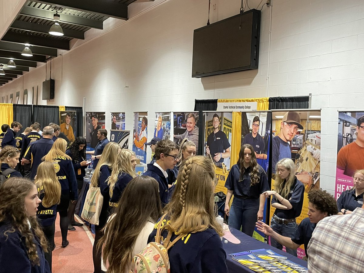 MrsMaxwellOTC's tweet photo. It’s always fun to be at the State FFA Convention and Career Show. This is such a great group of high schoolers! @myotc @OTCedu https://t.co/QuAREhdsno