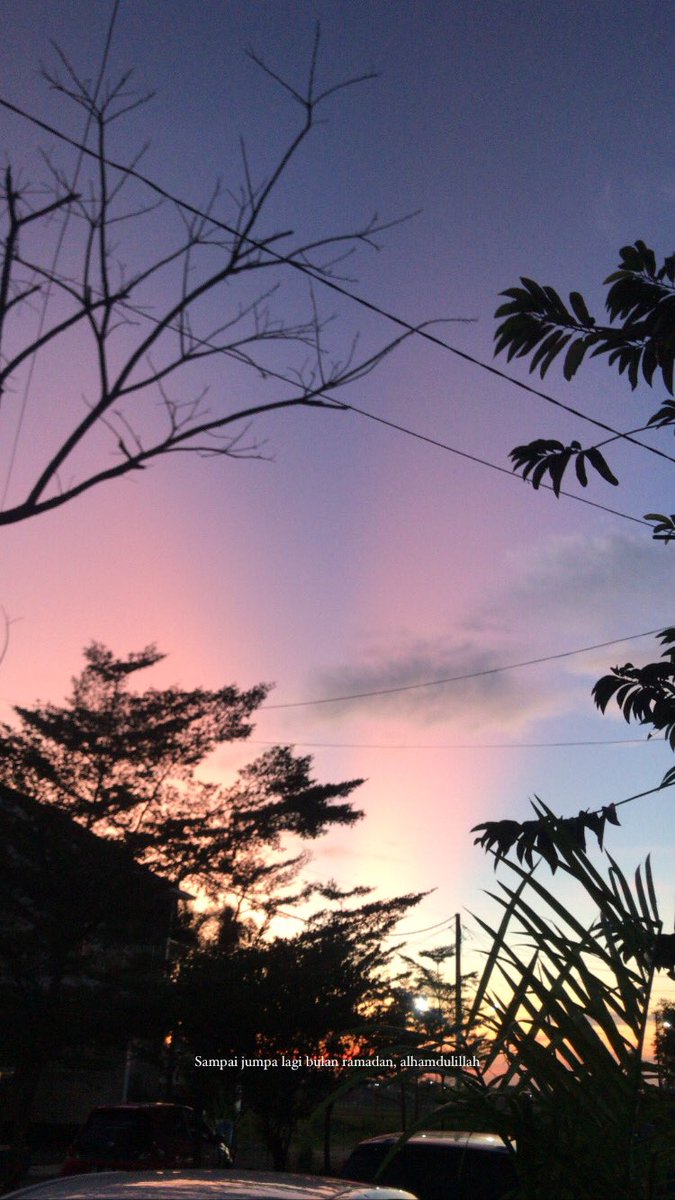 ChaidirIB's tweet photo. Tiap hari terakhir di bulan ramadan, selalu mau bukapuasa di teras karena langitnya selalu bagus https://t.co/xvEhSMRclM