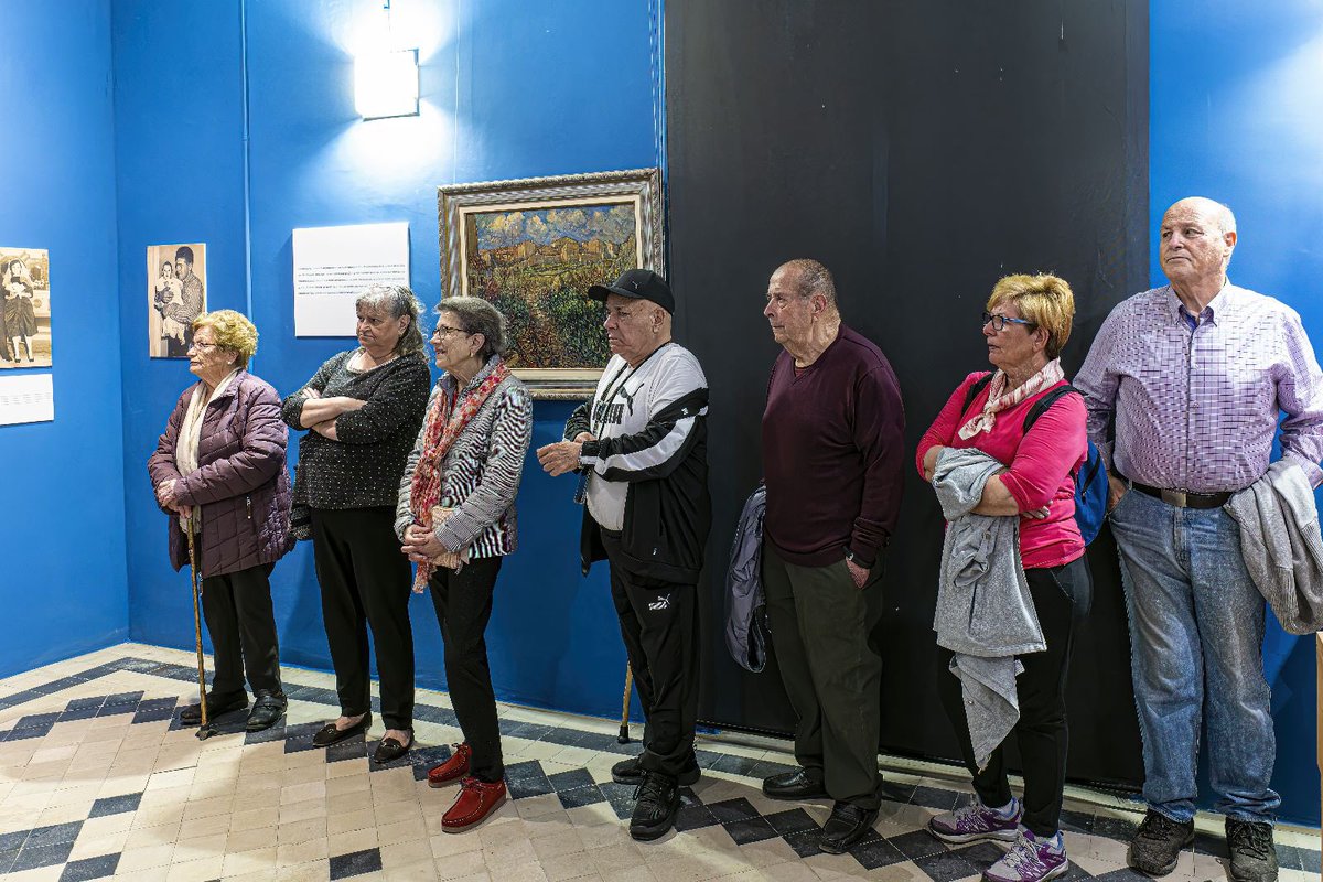 Arxiu_Lloret's tweet photo. ELS AMICS DE L'ARXIU VISITEN L'EXPOSICIÓ: JOAN SALA LLOBERAS. PINTOR DE REM I DE VELA

Diferents membres del Grup Amics de l'Arxiu (GAA) acompanyats per la regidora del SAMLM, l’Ana Garcia-Castany, varen visitar ahir divendres l'exposició al mas de Can Saragossa. https://t.co/UY6o46lV1N
