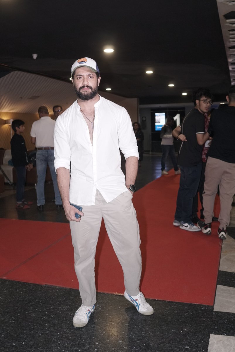 Jeet along with his family and co-stars Shataf Figar, Sushmita and other celebrities were spotted at a movie premiere recently

Pic courtesy: Anindya Saha
#jeet #jeetmovie #jeetfans #shataffigar #sushmitachatterjee #newrelease #tollywoodnews #redcrpet #moviepremiere #chengiz
