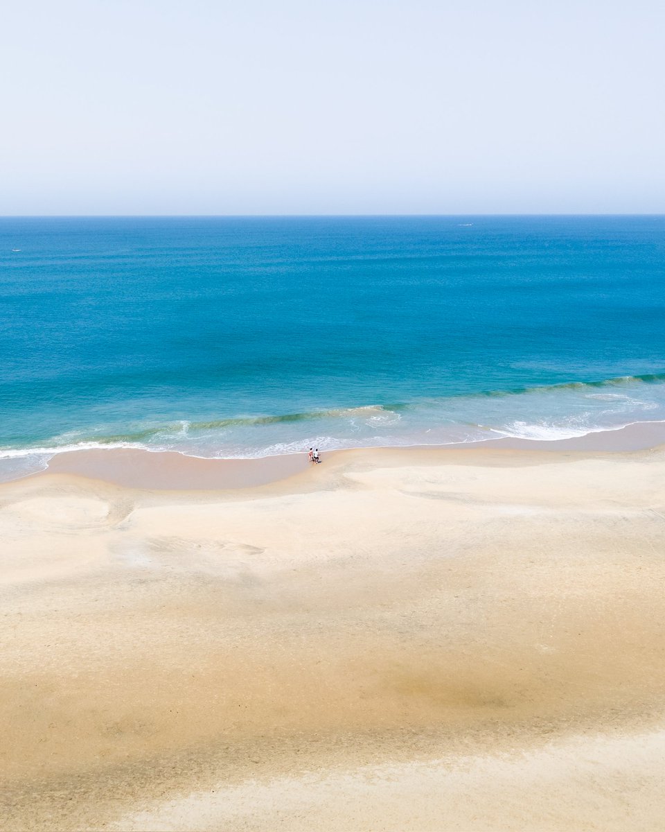 sibinn__'s tweet photo. "Life is better in flip-flops, walking on the beach."

#teampixel @madebygoogle 

#varkkala #beach #Kerala #seenonpixel #EarthDay #varkkalabeach https://t.co/OE3jHgt9PB