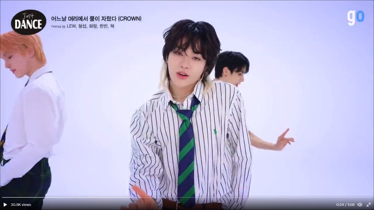 2x2fied's tweet photo. WHO IS THIS HE'S SO PRETTY WGDEYGBDEWBFWBEJQJW TAEHYUN BABE HOLD ON https://t.co/7YV94vJl8t