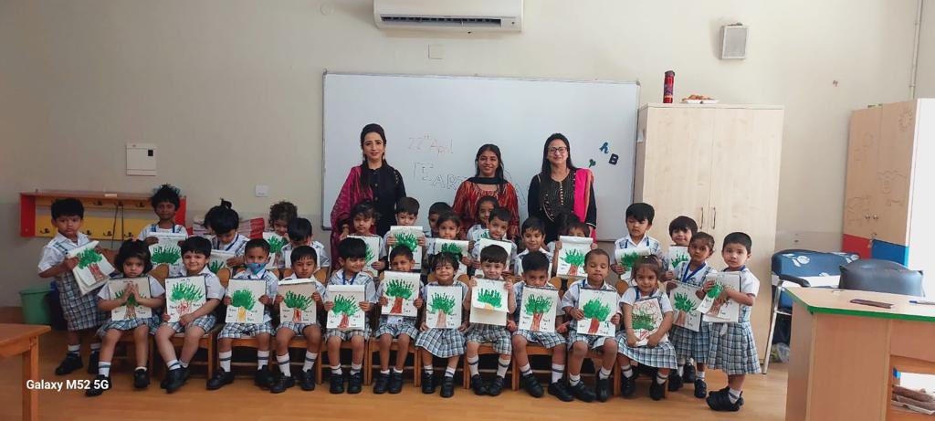 sdg4all's tweet photo. Activities like #CleaningUpLitter, #PlantingMoreTrees, #ReducingPlasticDependency, #ConservingWater were conducted to sensitize children about #EarthDay #FoundationStage
@ashokkp @y_sanjay @pntduggal @ShandilyaPooja @LoganiKakoli https://t.co/nEBTHIymMB