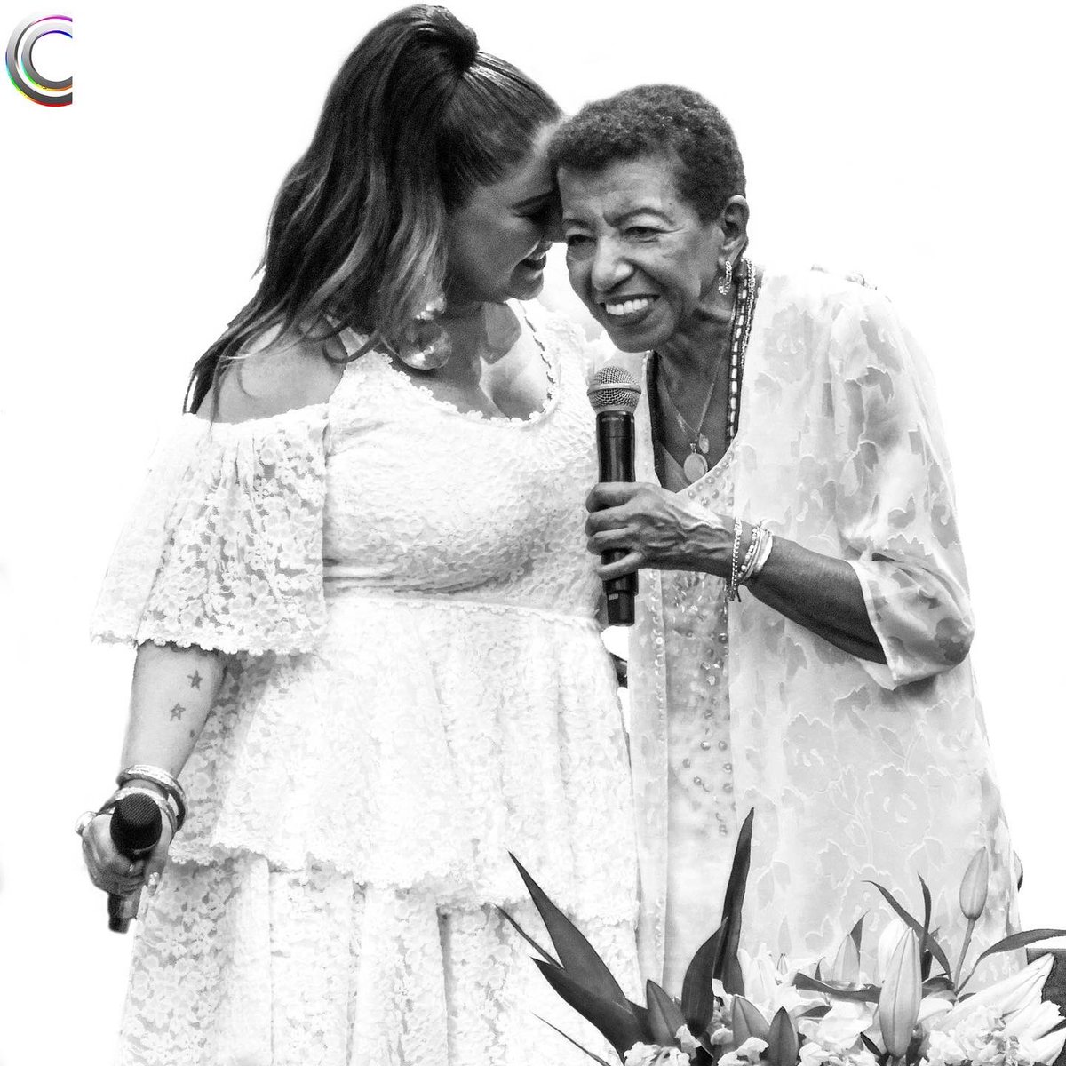 calladinni's tweet photo. Momento mais que especial no show da @MariaRita com a participação especial da grande @lecibrandao no #sambadamaria no dia 18 de março de 2023. #mariarita #lecibrandão https://t.co/iRWJ51ep4j