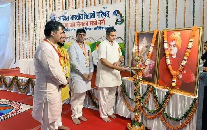 ShashwatABVP's tweet photo. अभाविप का पांच दिवसीय 'अखिल भारतीय प्रांत संगठन मंत्री वर्ग' परमार्थ निकेतन- ऋषिकेश, उत्तरांचल में संपन्न हुआ।
@AshishSainram @yagywalkya https://t.co/3H2xh2wtbJ