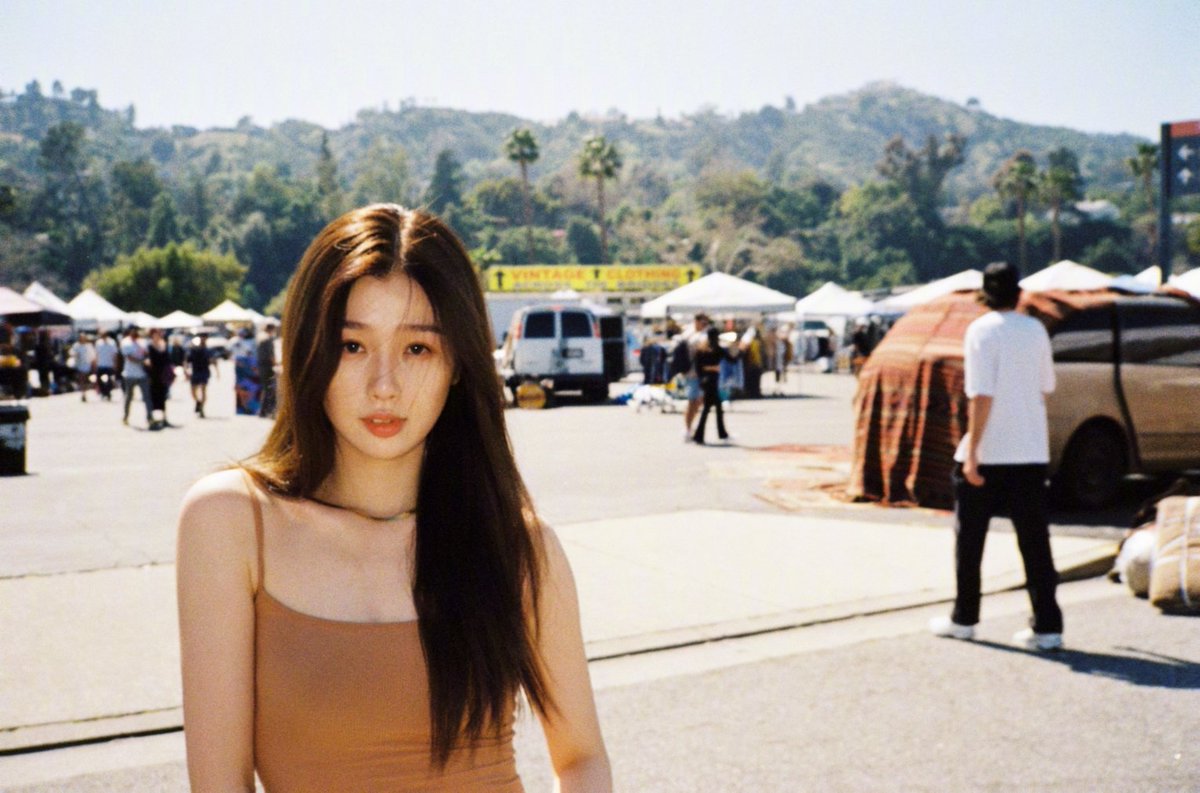 shuxinspics's tweet photo. shopping at the flea market in LA https://t.co/MV1fHPfch3