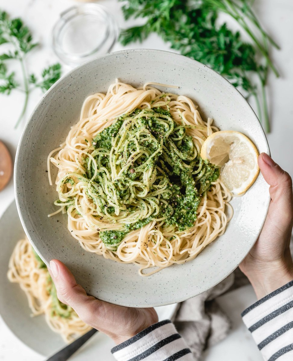 eatthisorg's tweet photo. Capellini mit Karottengrün-Pesto.🥕🍝 Je frischer das Grün, desto milder und angenehmer ist der Geschmack. https://t.co/NNjzoS2Fe7 https://t.co/8EpfgtGFJH