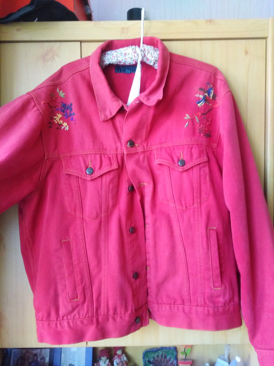 DannyKol2000's tweet photo. @LauLauravian Thank you!! 💜💜 Here is the jacket in all its glory 😅 https://t.co/BP5i6MLk1M