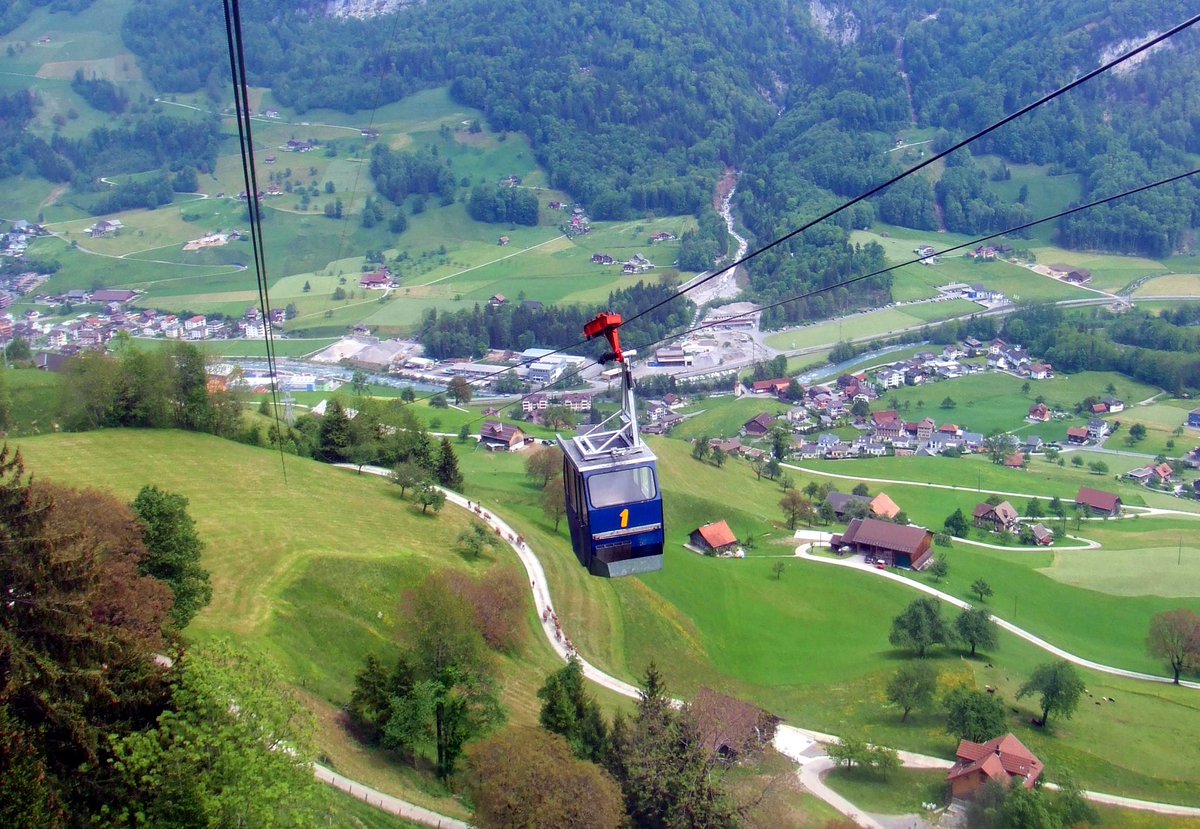 juiz_nidwalden's tweet photo. Ab morgen Sonntag ist die frisch sanierte 🚡Luftseilbahn Dallenwil - Wiesenberg wieder für ihre Gäste im Normalbetrieb unterwegs. Mit dem Rundreisebillet via Wirzweli geniessen Sie einen abwechslungsreichen Ausflug ins Gebiet #Wiesenberg, #Wirzweli und #Dallenwil.
@STMediaCH https://t.co/GR4fuo4p3h