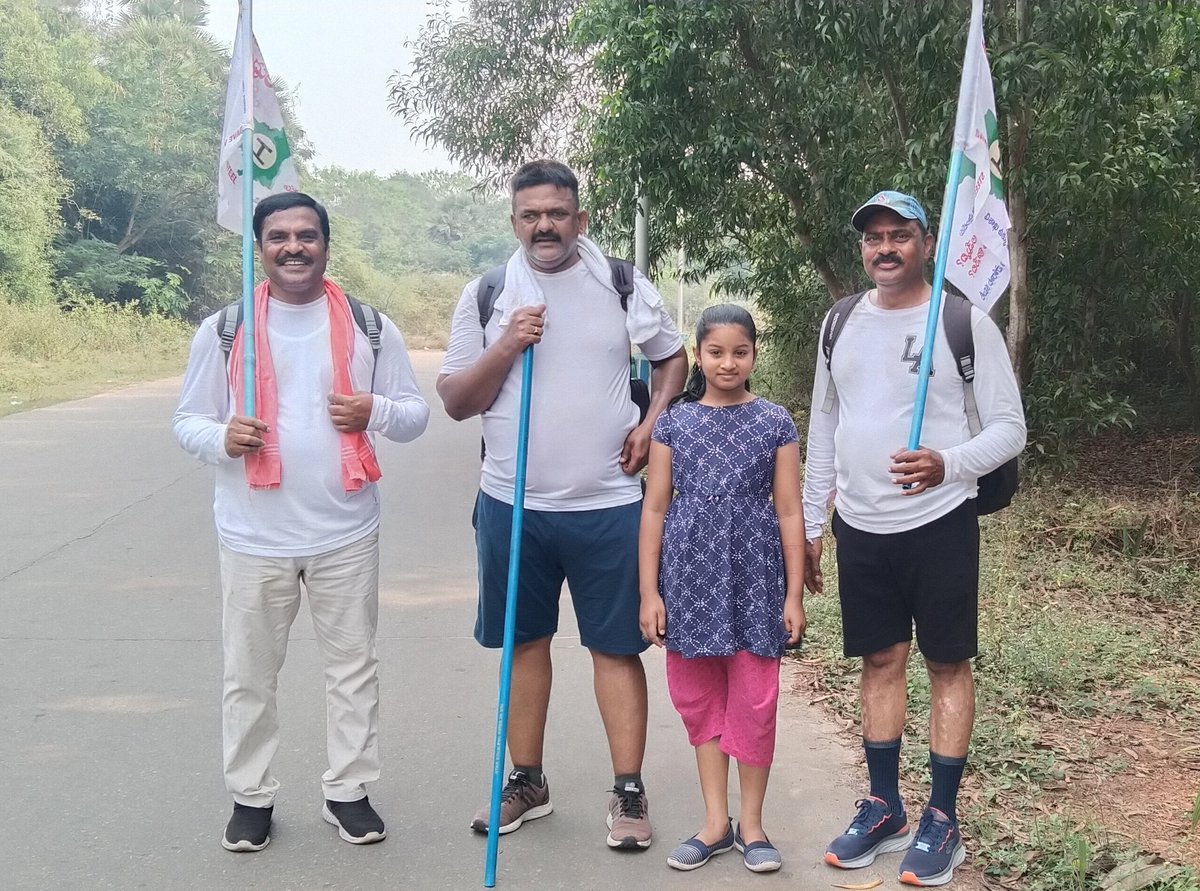 MJerripothula's tweet photo. విశాఖ నుండి తిరుపతి నాలినడకన వెళ్లిన ఉక్కు కార్మికుల కోరికను మన్నించు వెంకన్నా
విశాఖ ఉక్కును కాపాడు #StopStrategicSaleofVizagSteelPlant
#allotoreminestovizagsteelplant
#800daysofvizagsteelprotest 
@PMOIndia
@ysjagan
@ncbn
@PawanKalyan
@SteelMinIndia
@RINL_VSP https://t.co/yP77W7GJMO
