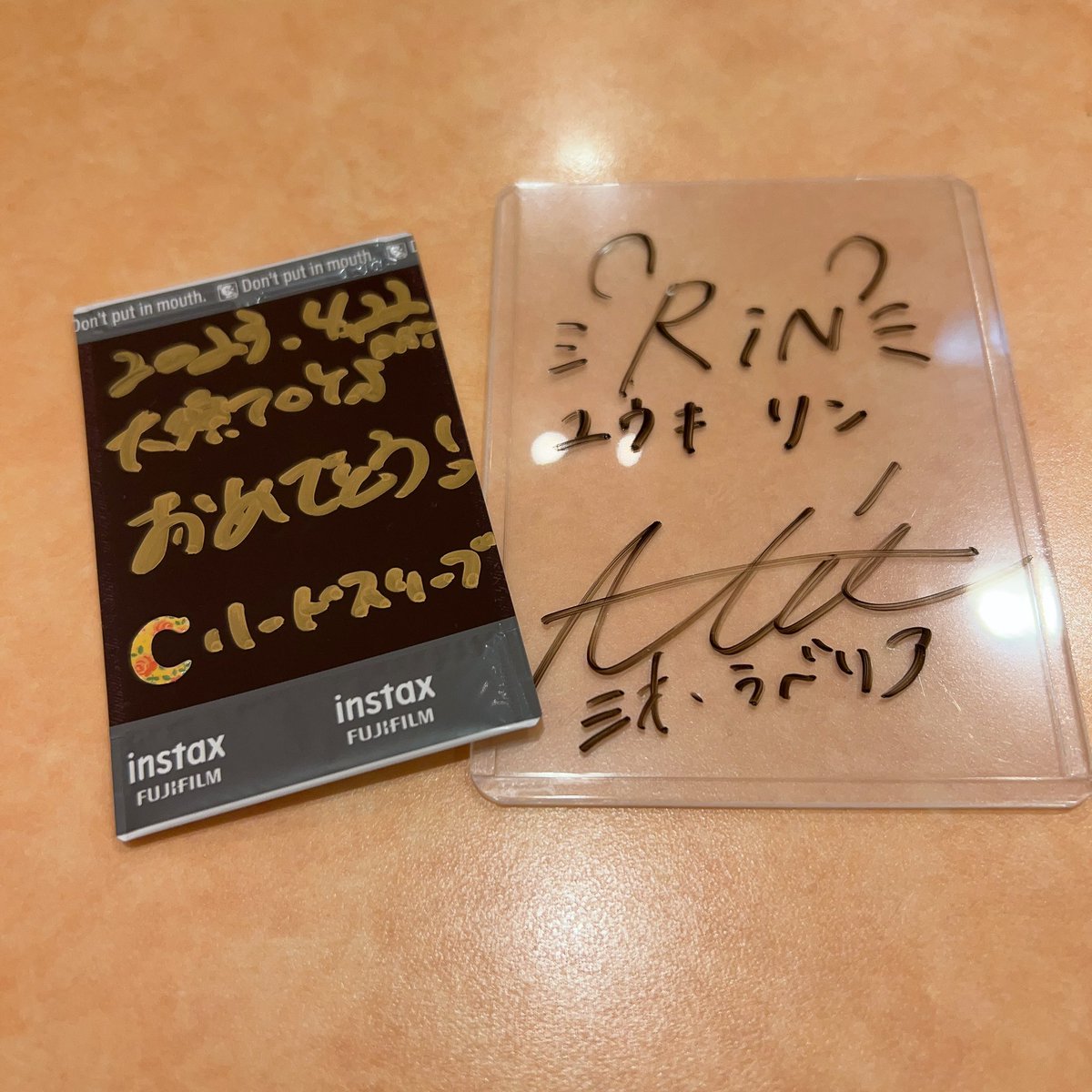 kmnr_shino07's tweet photo. 初対バンライブ…気負って後ろの方にいたけどすっごく楽しかったよ💕次は前の方に行けるように頑張る🤣🤣
神くじ4回引いたら全部りんちゃんで、追加2回引いたらレアみおちとまさかまさかのC賞✨✨
また休みの日にライブ行くね🥺💕︎💕︎

 #カミノリアル 
 #moG004 https://t.co/Nx7gjZ8KFT