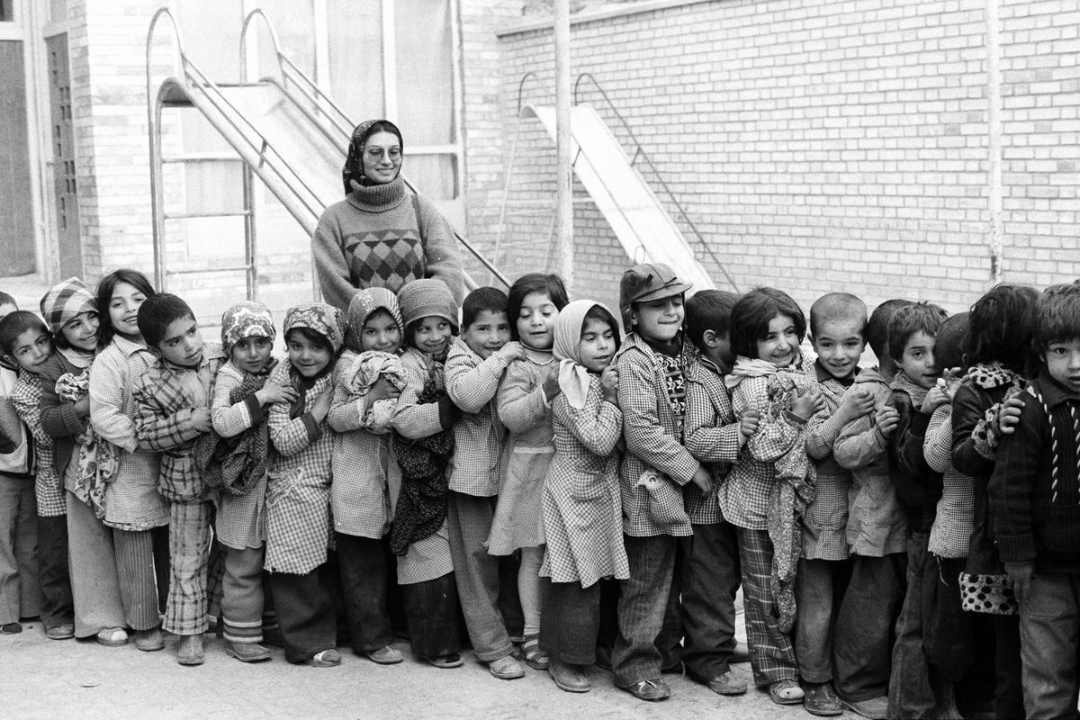 IranHistoryPics's tweet photo. کودکستانی در اصفهان
سال ١٣۵٨
عکس از Annabelle Sreberny https://t.co/Pqs7qr7dEG